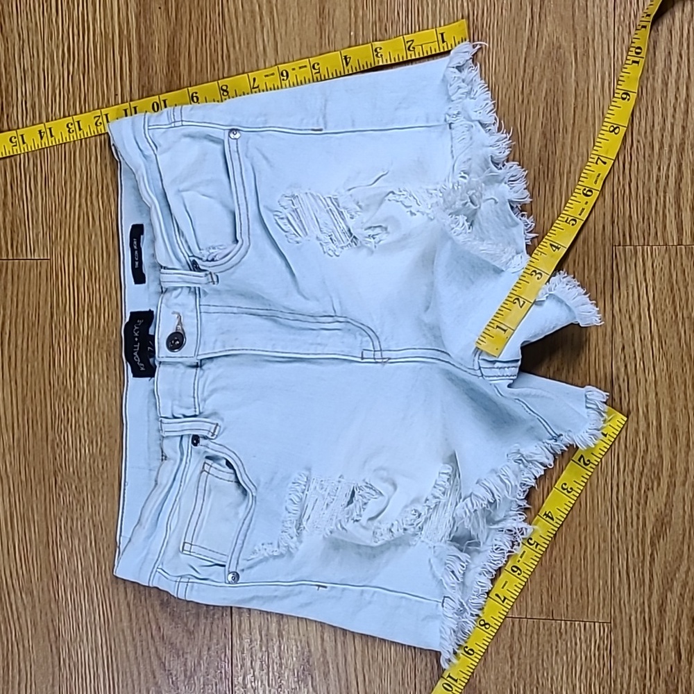 KENDALL + KYLIE THE ICON 7/28x3 GIRLS WOMENS PRE-OWNED DISTROYED STRECH SHORTS
